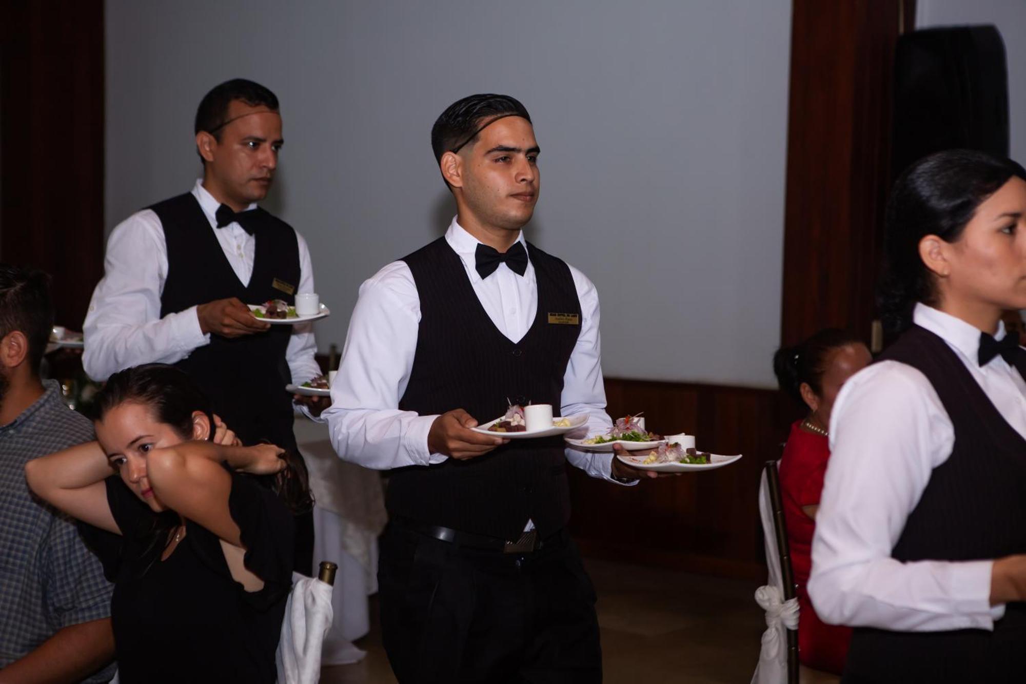 Gran Hotel De Lago - Lago Agrio นวยบาโลฮา ภายนอก รูปภาพ