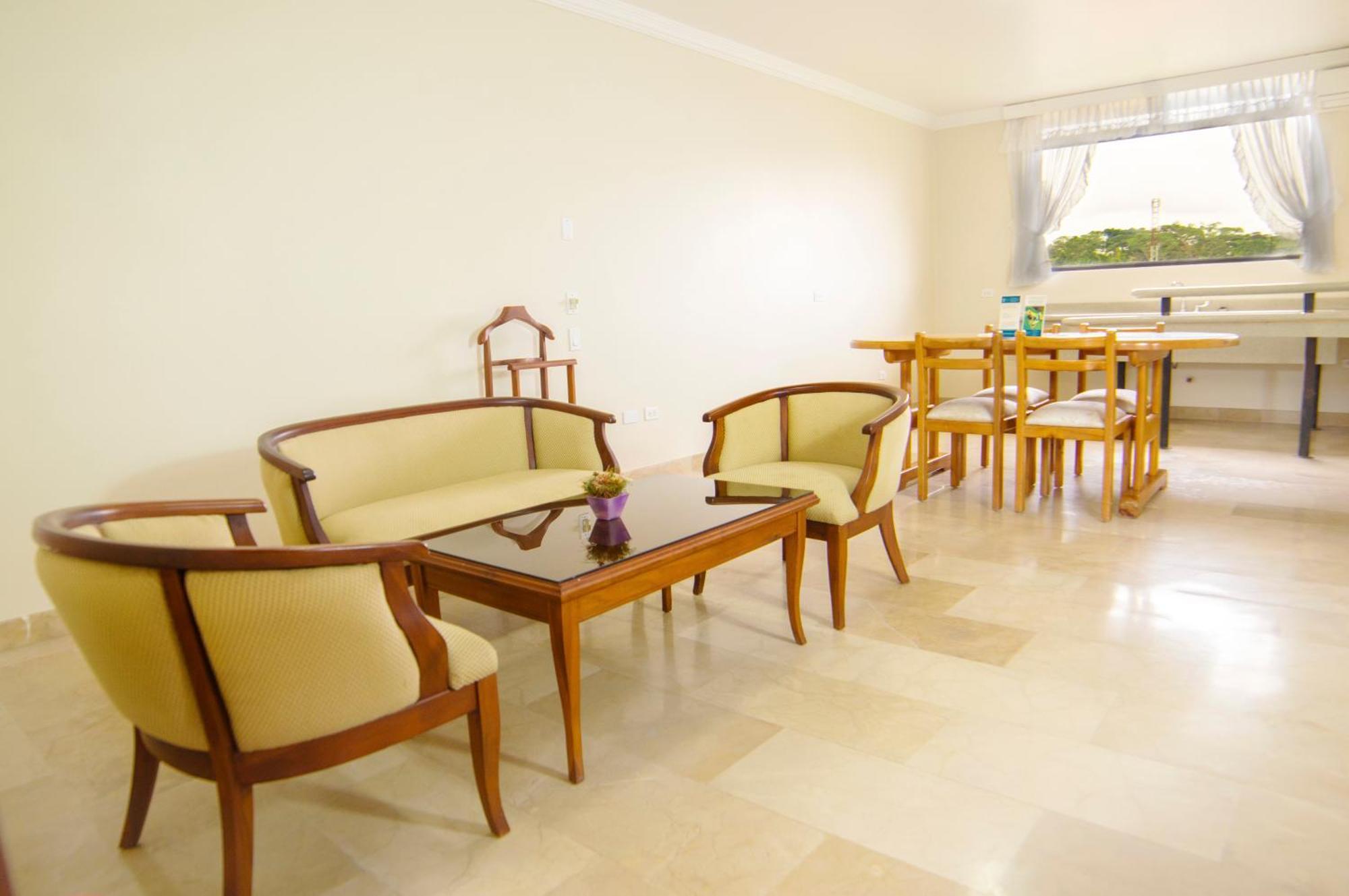 Gran Hotel De Lago - Lago Agrio นวยบาโลฮา ภายนอก รูปภาพ