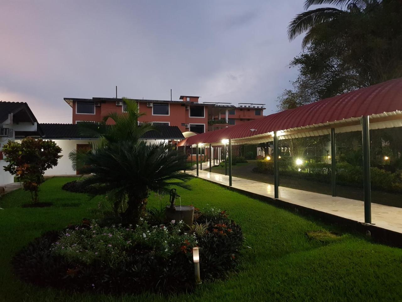 Gran Hotel De Lago - Lago Agrio นวยบาโลฮา ภายนอก รูปภาพ