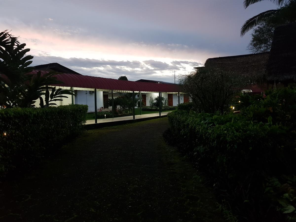 Gran Hotel De Lago - Lago Agrio นวยบาโลฮา ภายนอก รูปภาพ